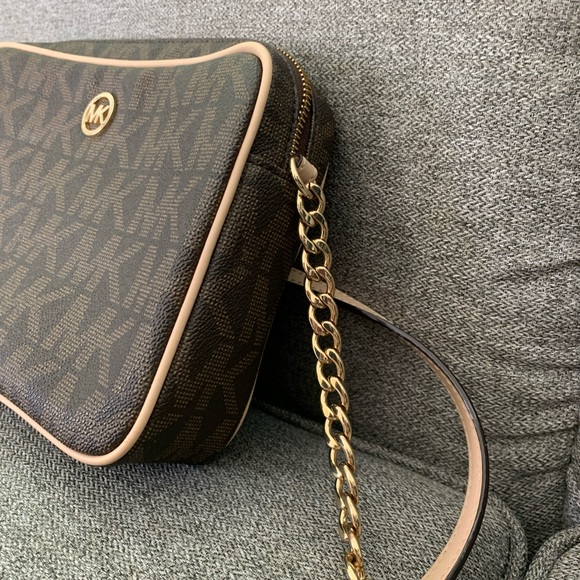 Michael Kors bag - Picture 7 of 9